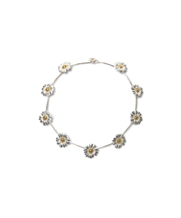 Daisy chain necklace